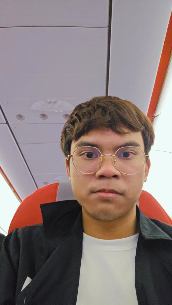 Palm on a plane during an inter-semester trip.